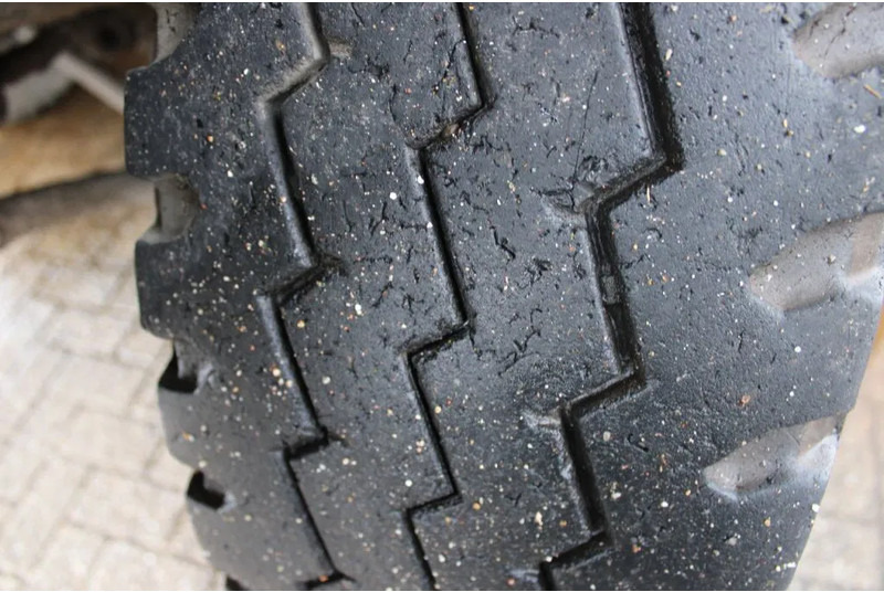 Camion benne MAN 50 .414 + 8X4 + SPRING SPRING + MANUAL