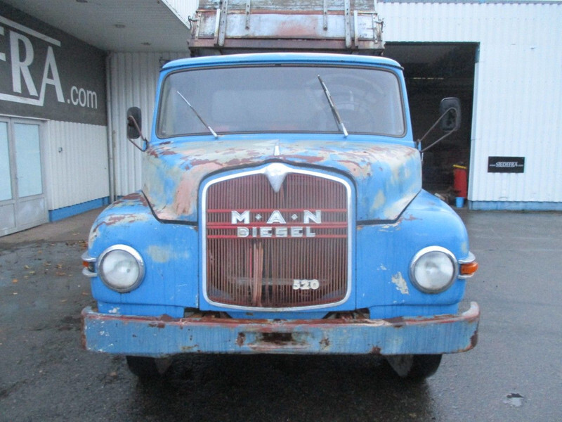 Camion benne MAN 520 , 11-136 , 6 Cylinder , Manual , 3 way tipper , Oldtimer