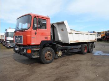 Camion benne MAN F2000
