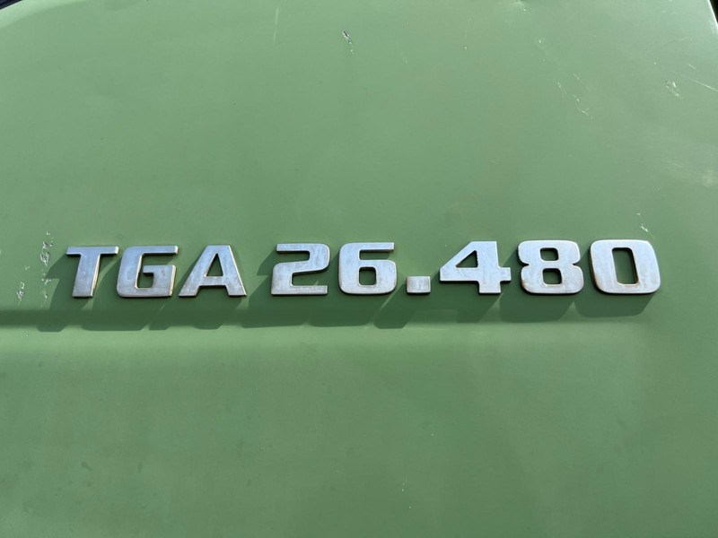 Camion benne MAN TGA 26.480 6x4 tipper + HMF crane