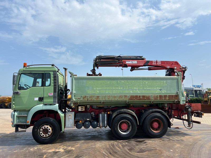 Camion benne MAN TGA 26.480 tipper + HMF crane