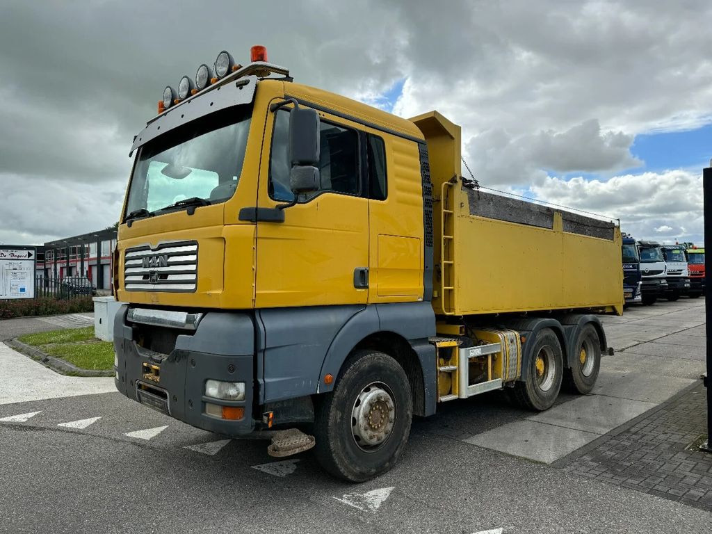 Camion benne MAN TGA 26.530 6X4 MANUAL 3 PEDALS