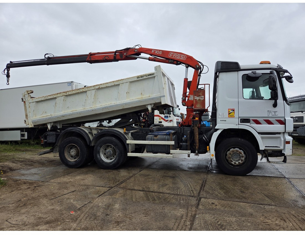 Camion benne MERCEDESA CTROS 3341 6X4 TIPPER CRANE FASSI F105