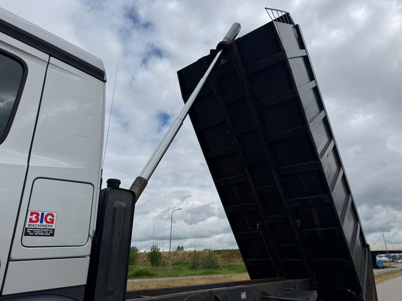 Camion benne MERCEDESBENZ Arocs 4848 8x8
