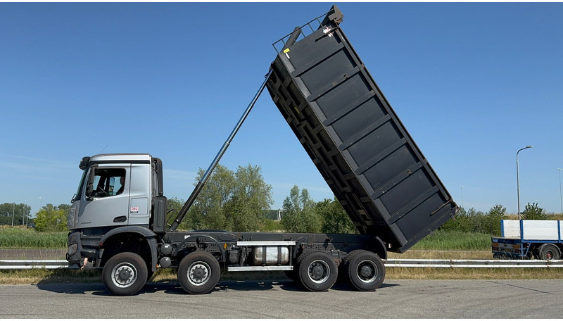 Camion benne MERCEDESBENZ Arocs 4848 8x8 tipper