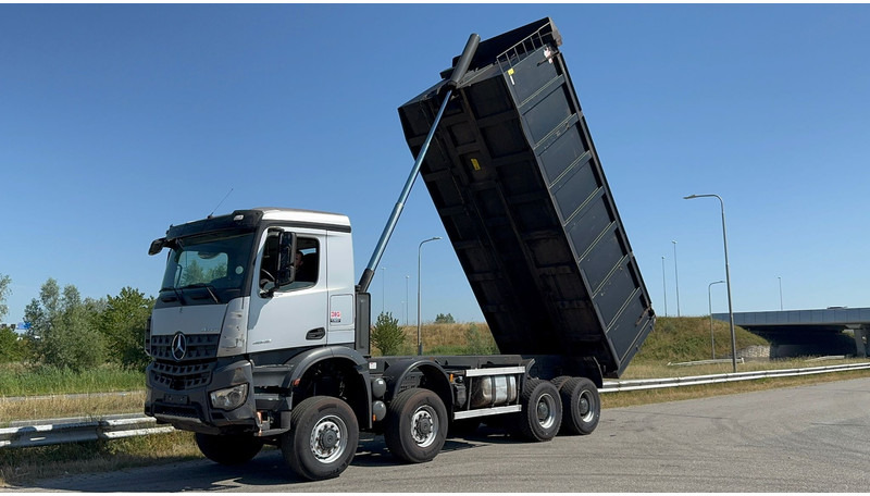 Camion benne MERCEDESBENZ Arocs 4848 8x8 tipper