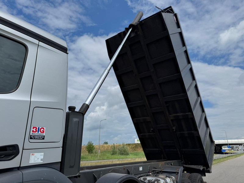 Camion benne MERCEDESBENZ Arocs 4848 8x8 tipper