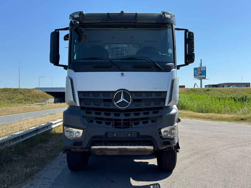 Camion benne MERCEDESBENZ Arocs 4848 8x8 tipper