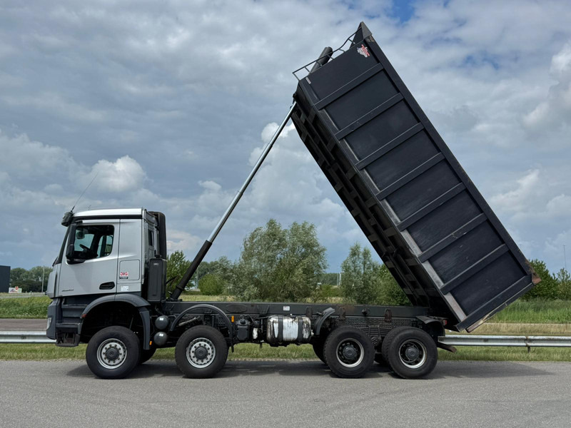 Camion benne MERCEDESBENZ Arocs 4848 8x8 tipper