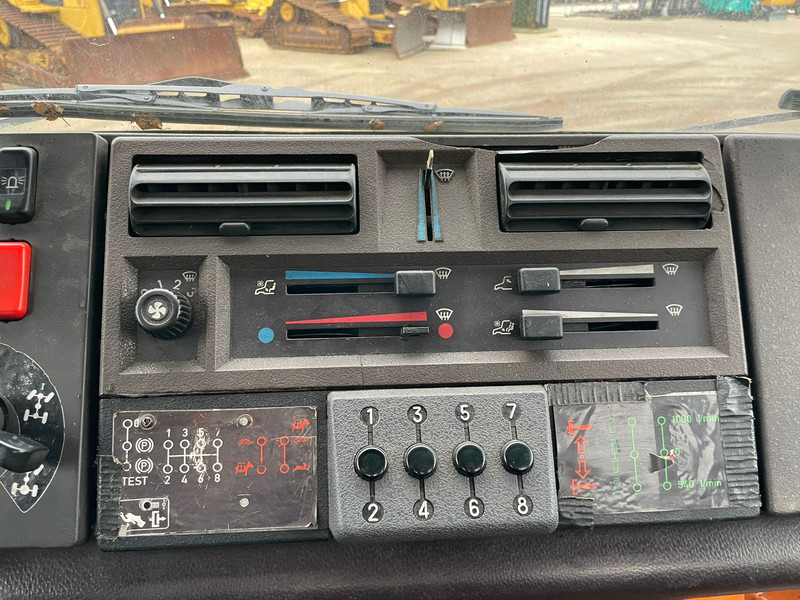 Camion benne MERCEDESBENZ Unimog U1600