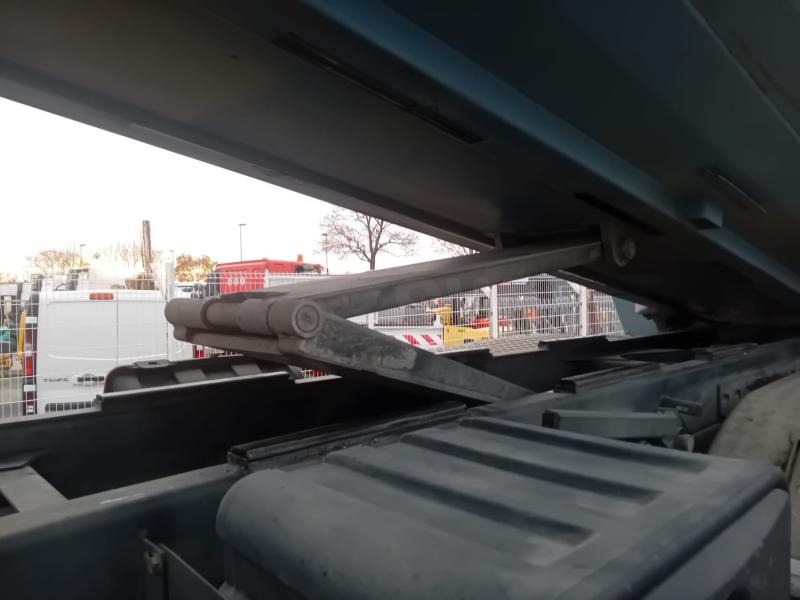 Camion benne Mercedes Arocs 4143