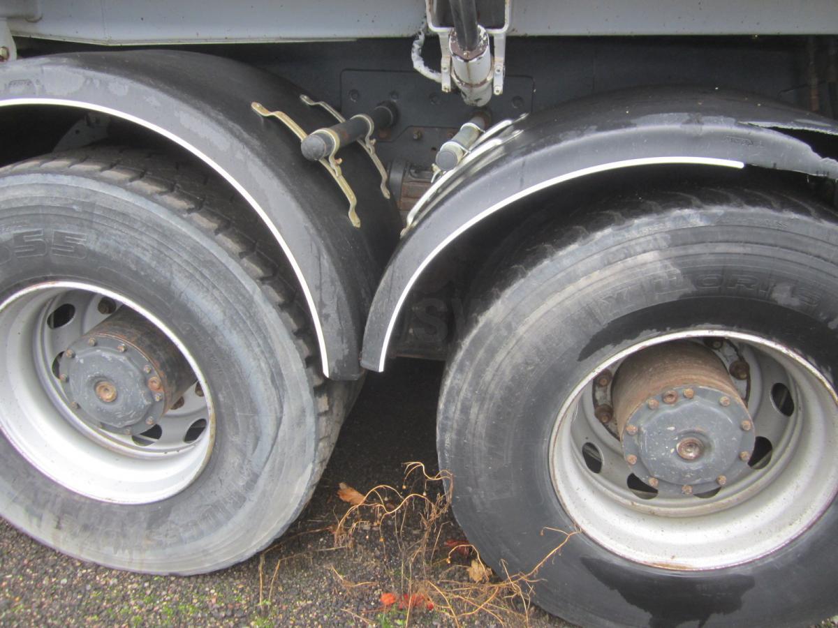 Camion benne Mercedes Axor 3240