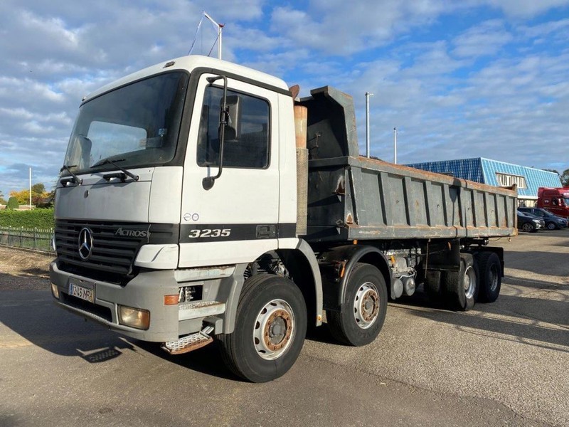 Camion benne Mercedes-Benz 3235 8X4 MANUAL KIPPER ACTROS