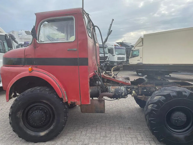 Camion benne Mercedes-Benz 813 + Manual + Kipper + 4x4