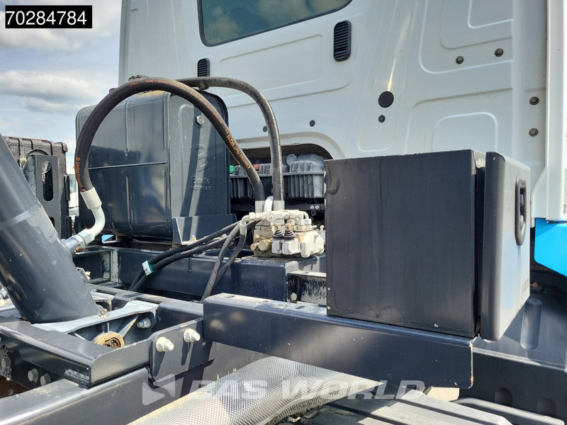 Camion benne Mercedes-Benz Arocs 3243 8X4 16m3 tipper Big-Axle Steelsuspension Automatic Navi Euro 6