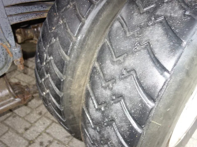 Camion benne Mercedes-Benz Axor 3243 8X4