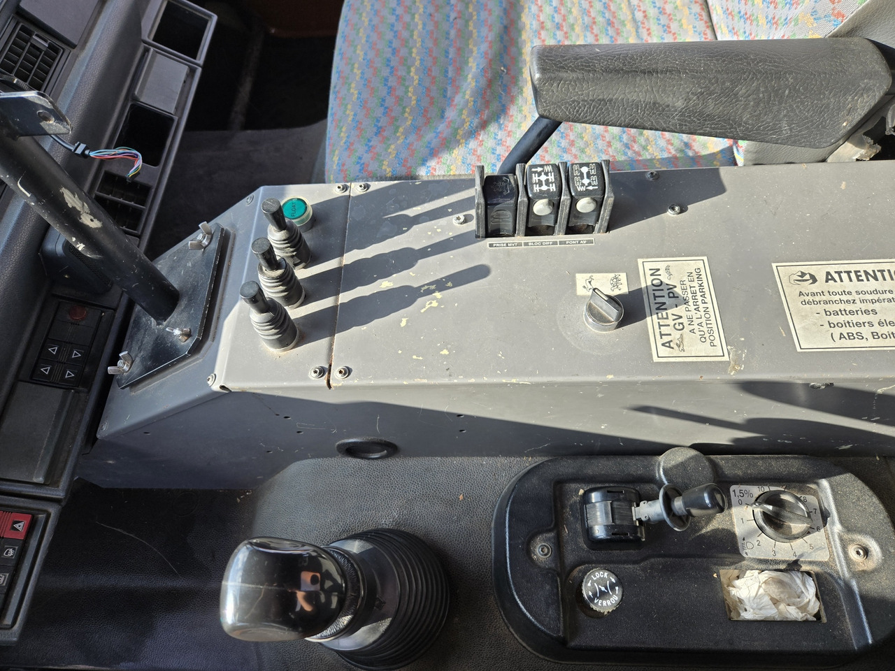 Camion benne Renault G250 4x4