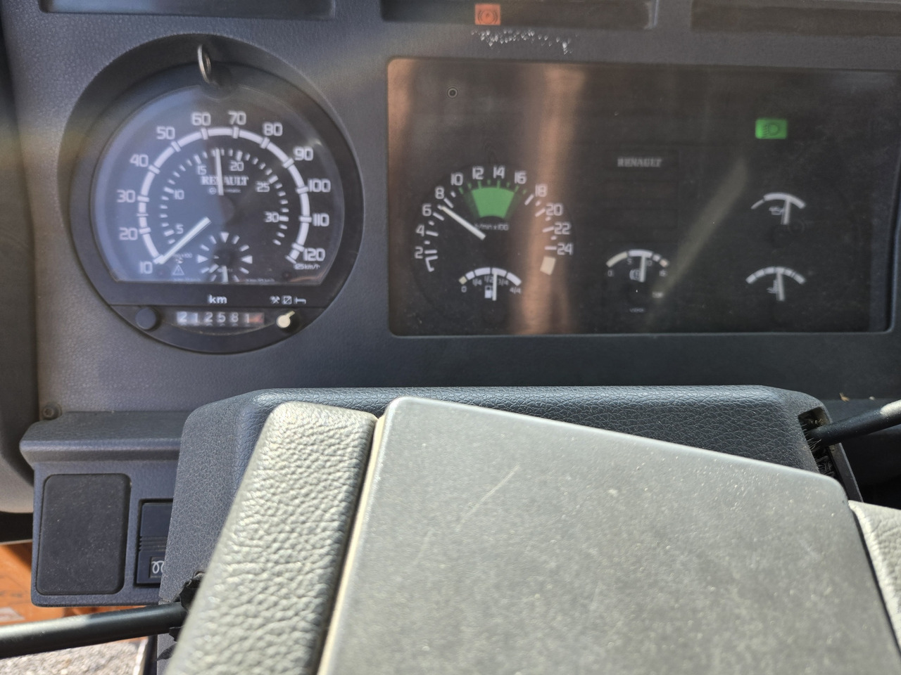 Camion benne Renault G250 4x4