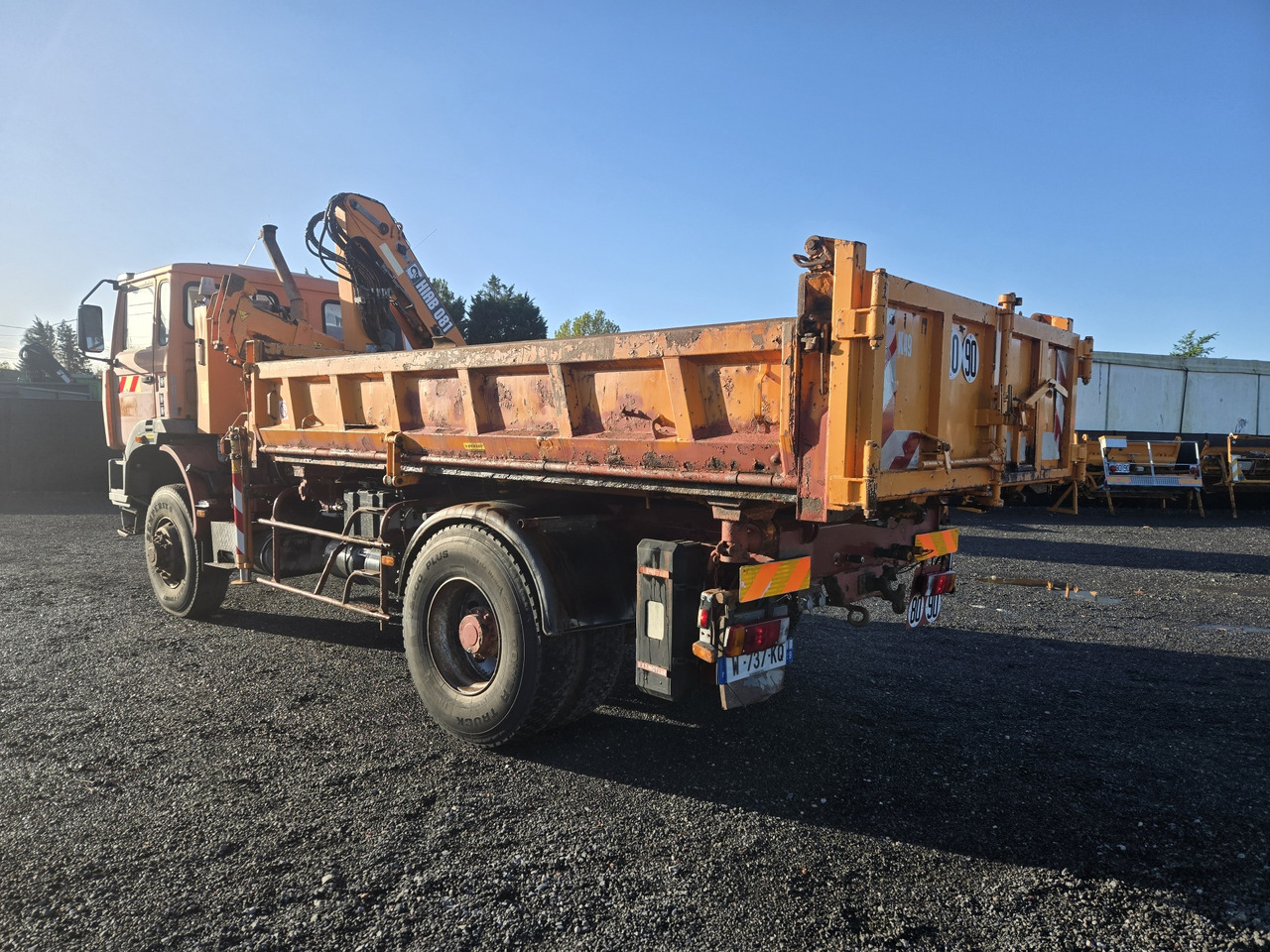 Camion benne Renault G300 / 4x4