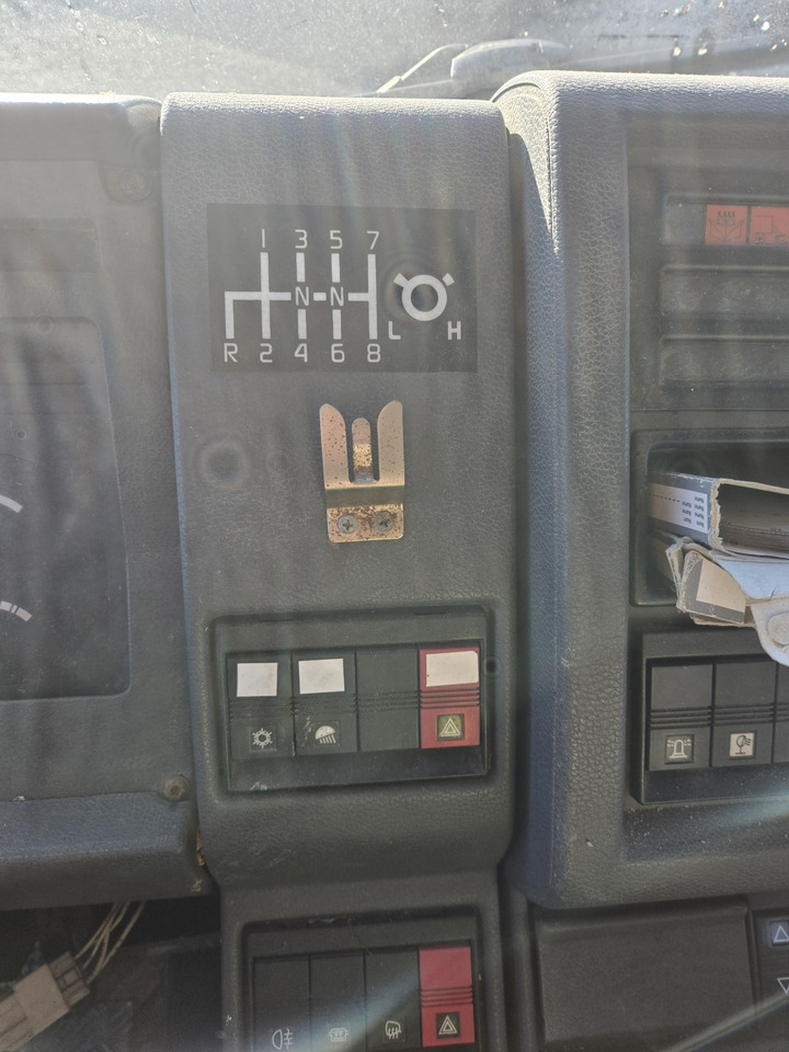 Camion benne Renault G300 / 4x4