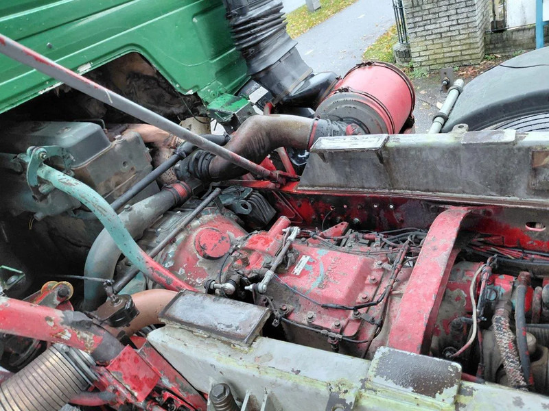 Camion benne Scania P113-360 8x4 Kipper Steel Suspension