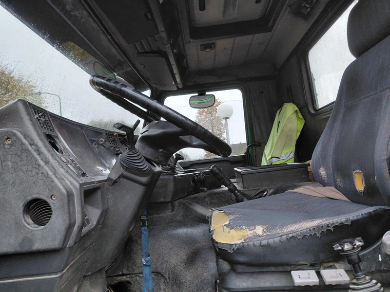 Camion benne Scania P113-360 8x4 Kipper Steel Suspension