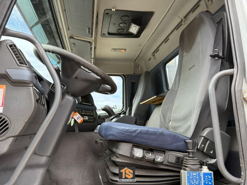 Camion benne Volvo FM2000-T TERBERG 8X8 - EURO 5 - AUTOMATIC - KIPPER/TIPPER - NL TRUCK - ISOLATED HARDOX - TOP!