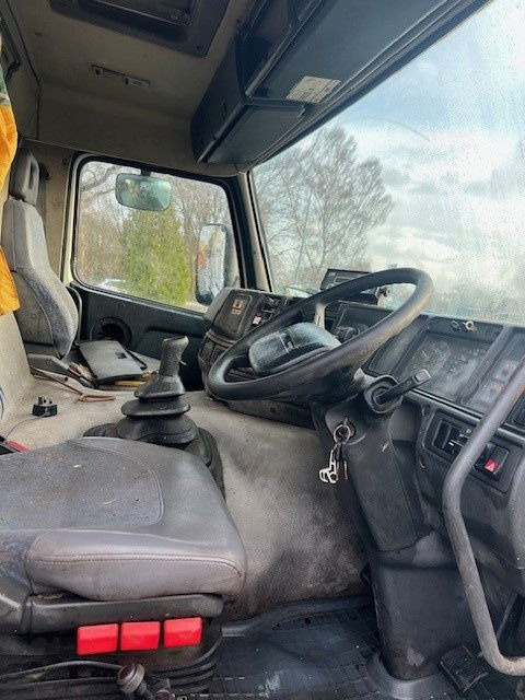 Camion benne Volvo FM 12 FM12 8x4 Right Hand Drive