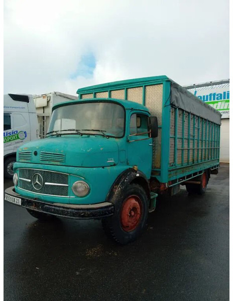 Camion bétaillère Mercedes-Benz 1113