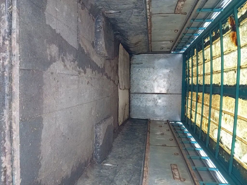 Camion bétaillère Mercedes-Benz 1113