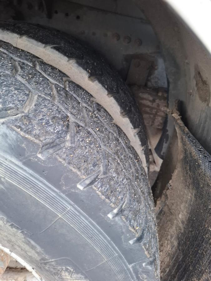 Camion citerne DAF 85 .410