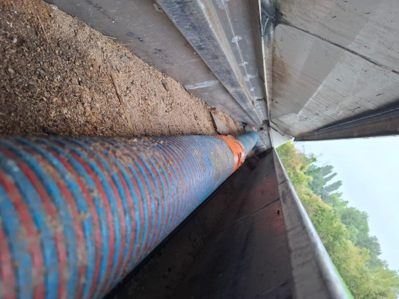 Camion citerne DAF 85 .410