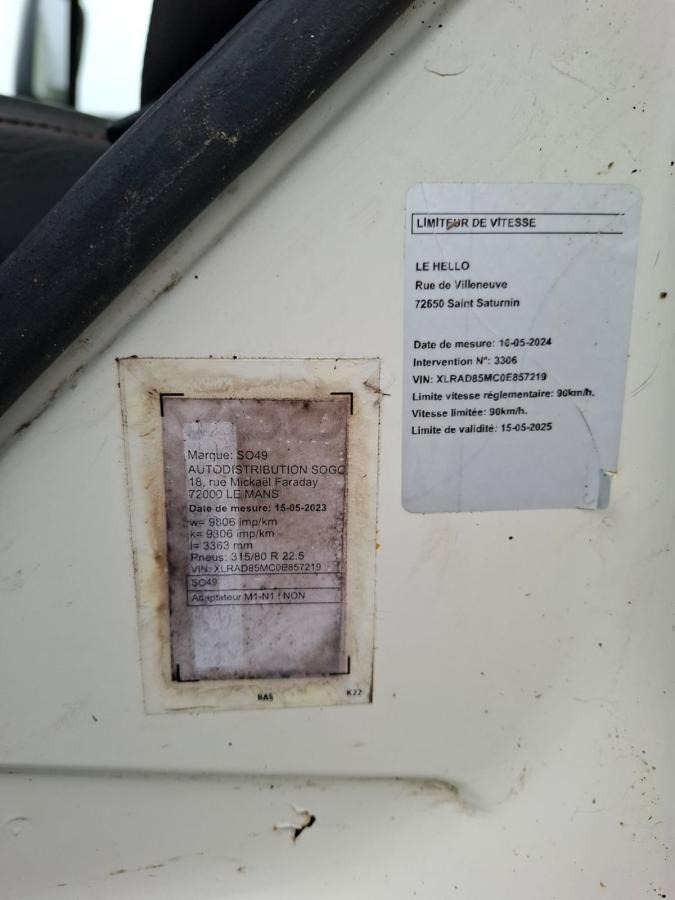 Camion citerne DAF 85 .410