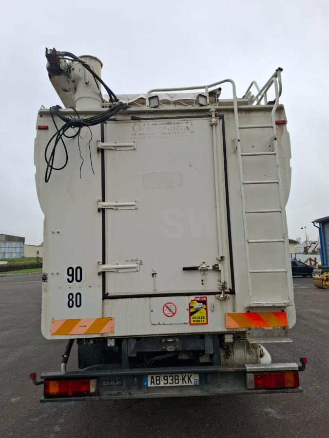 Camion citerne DAF 85 .410