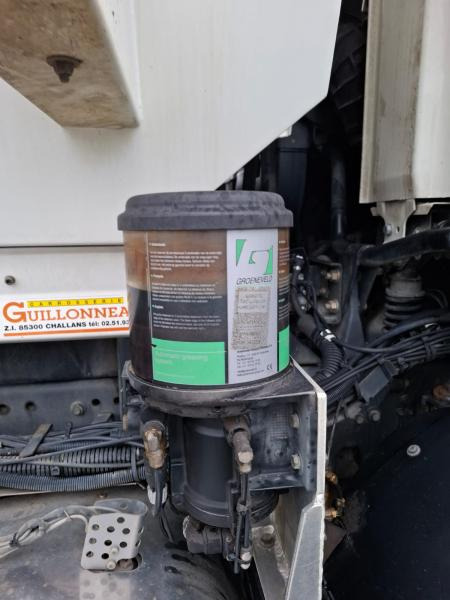 Camion citerne DAF 85 .410