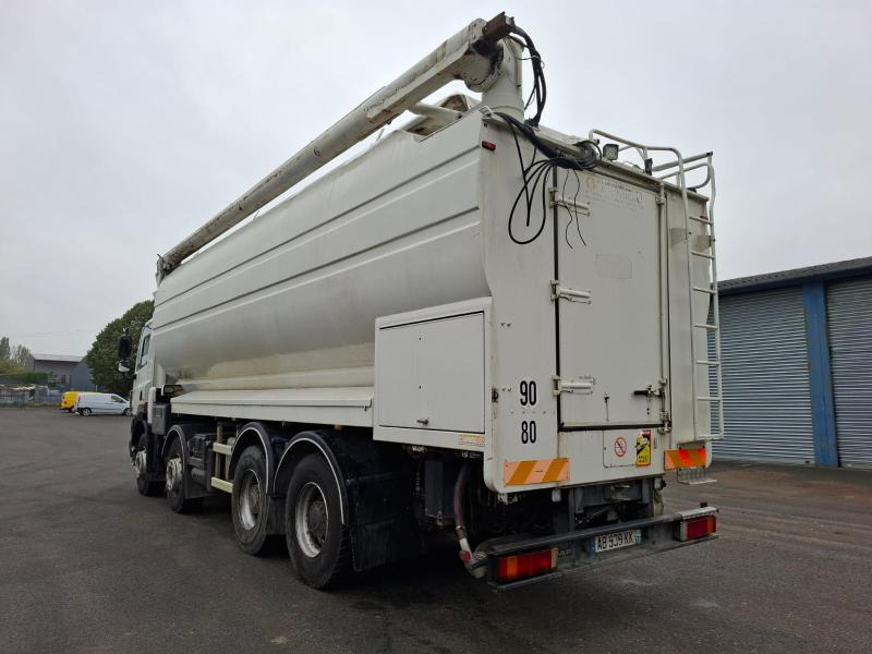 Camion citerne DAF 85 .410