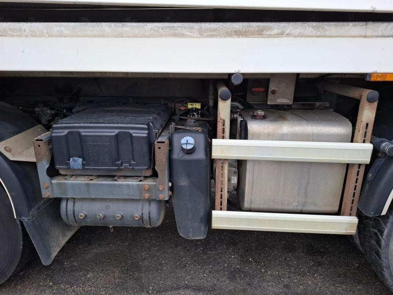 Camion citerne DAF 85 .410