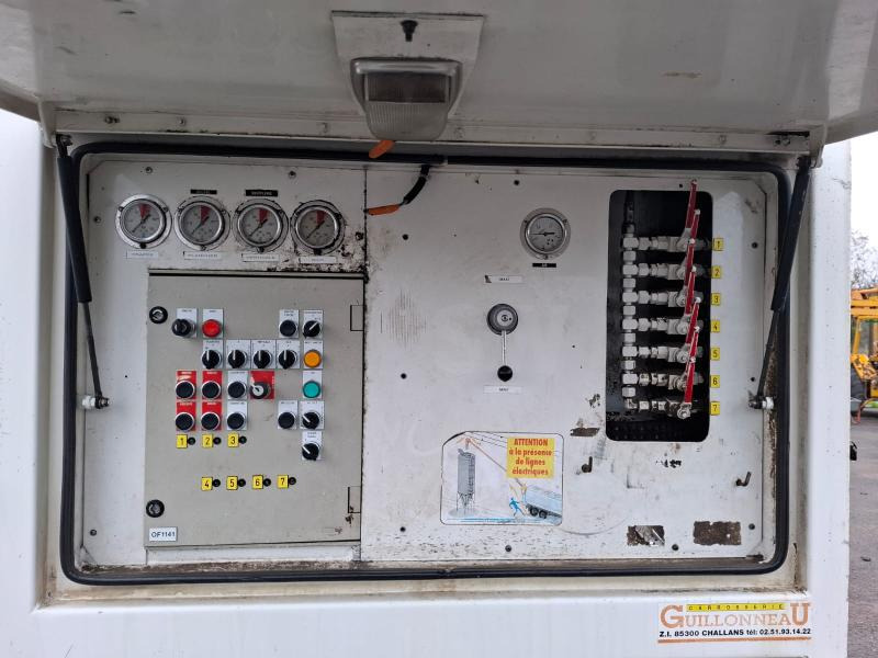 Camion citerne DAF 85 .410