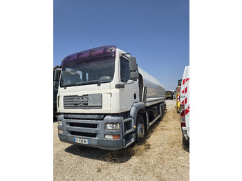 Camion citerne MAN TGA 26-320