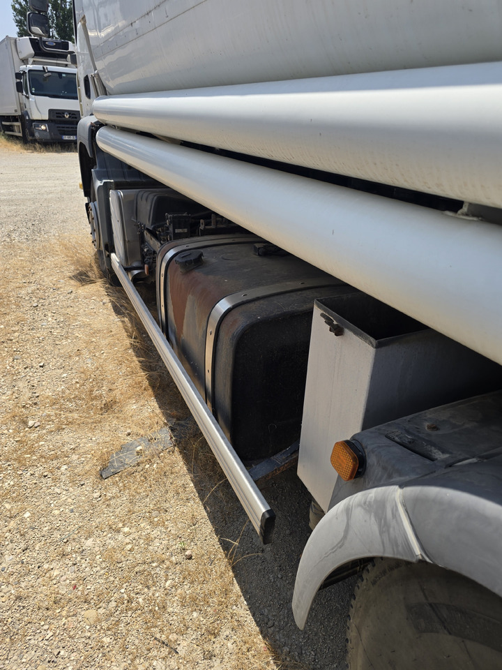 Camion citerne MAN TGA 26-320