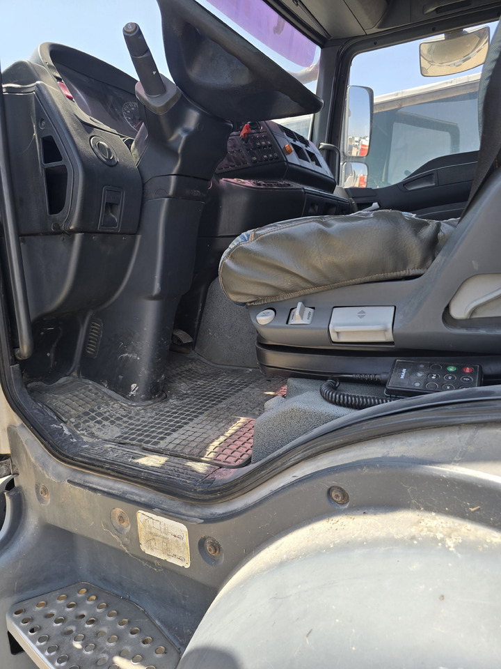 Camion citerne MAN TGA 26-320