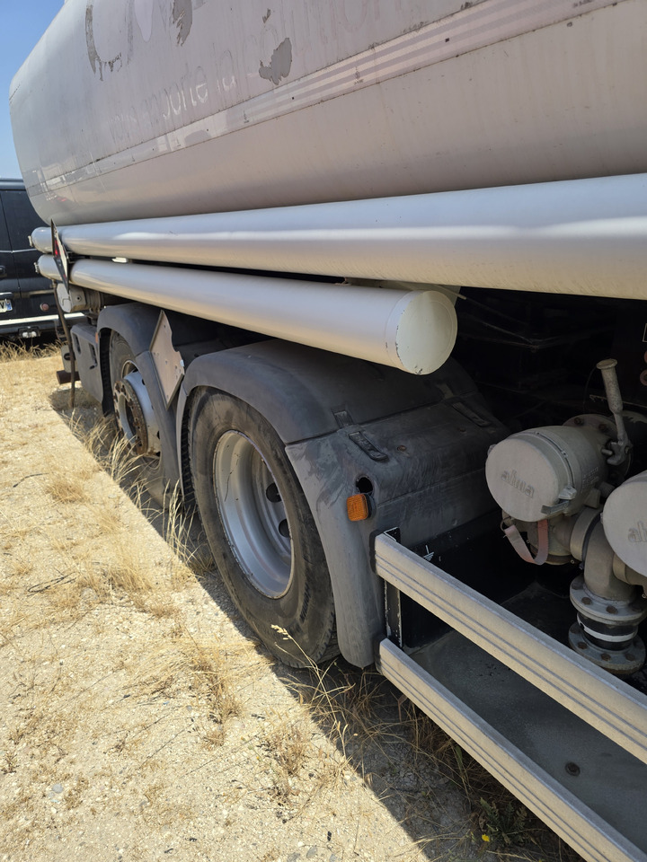 Camion citerne MAN TGA 26-320