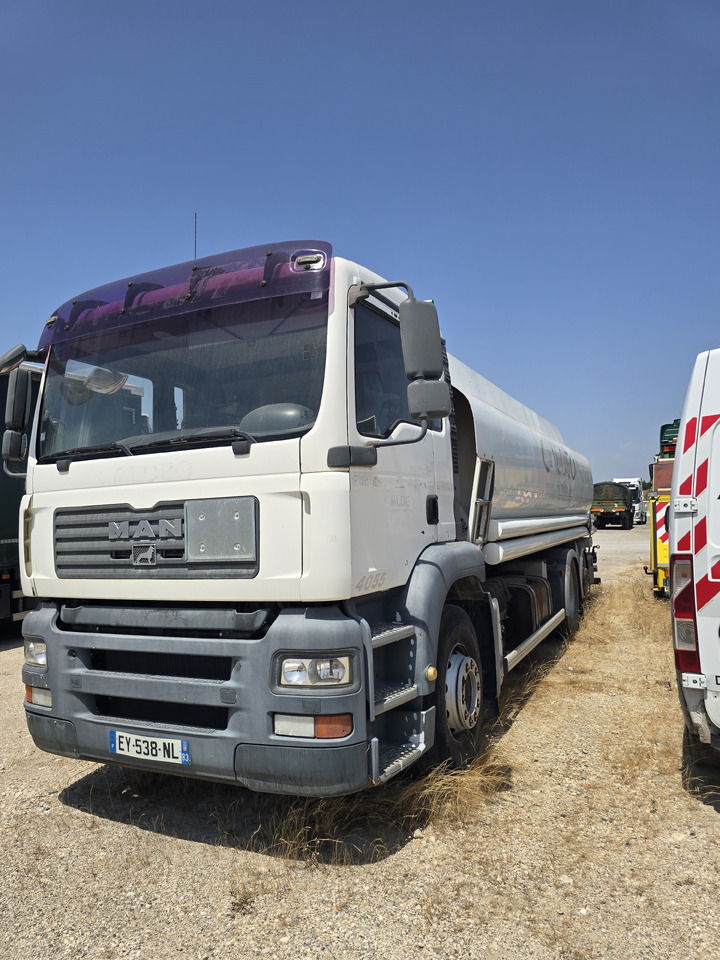 Camion citerne MAN TGA 26-320