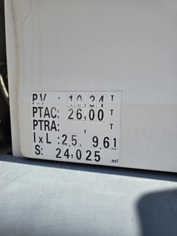 Camion citerne MAN TGA 26-320