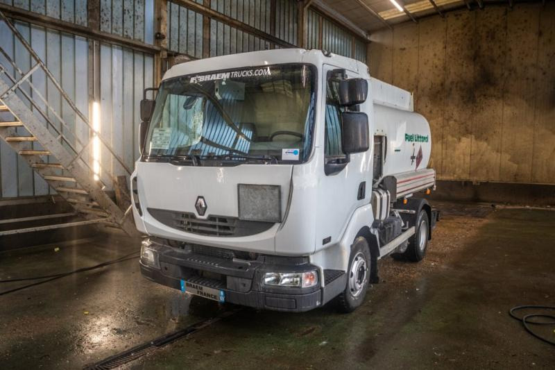 Camion citerne Renault 180 DCI+5500L/3COMP LAMES