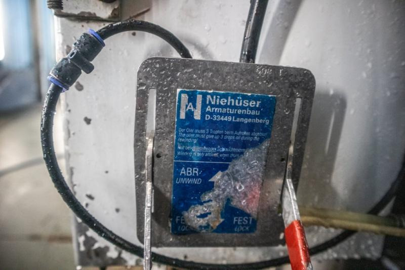 Camion citerne Renault 180 DCI+5500L/3COMP LAMES