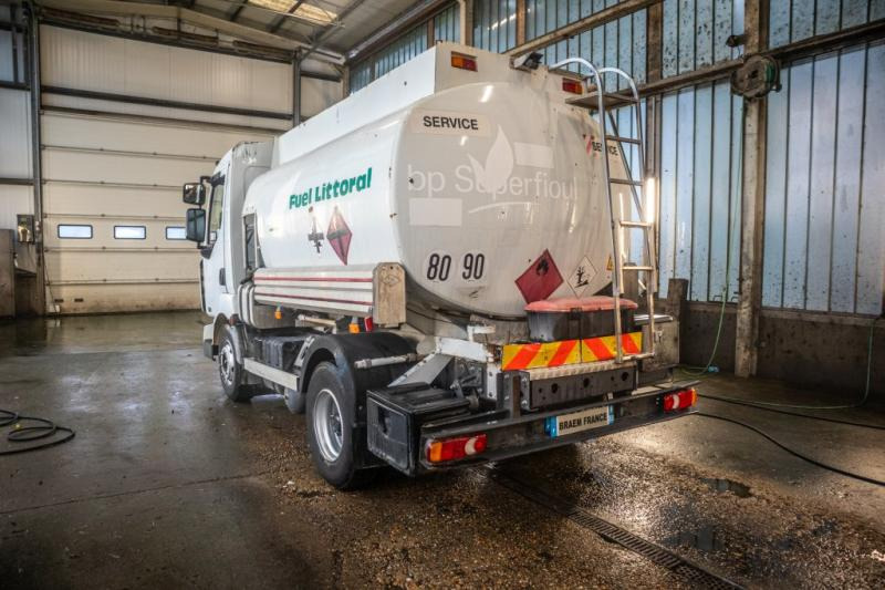 Camion citerne Renault 180 DCI+5500L/3COMP LAMES