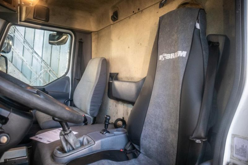 Camion citerne Renault 180 DCI+5500L/3COMP LAMES