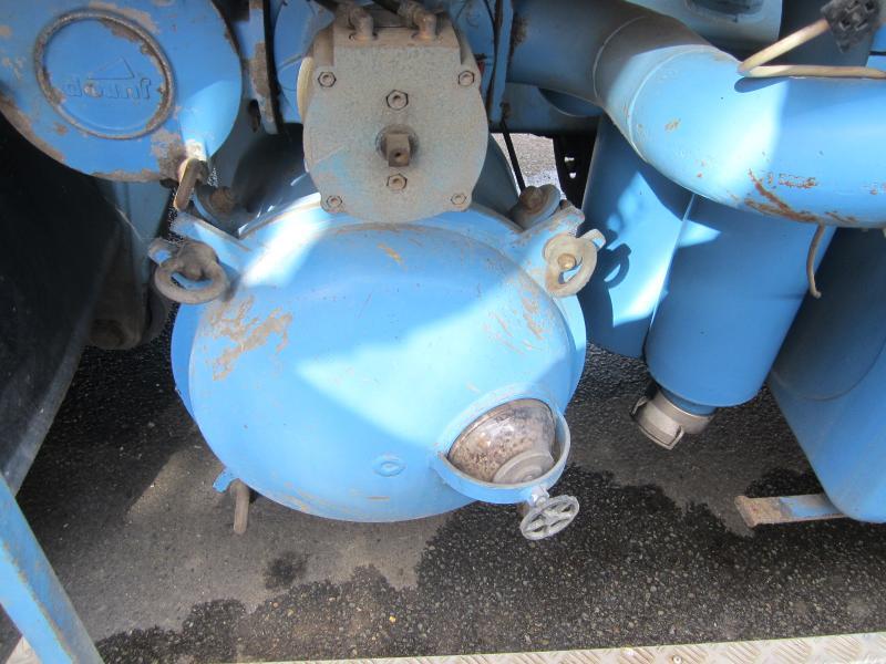 Camion citerne Renault Premium 340