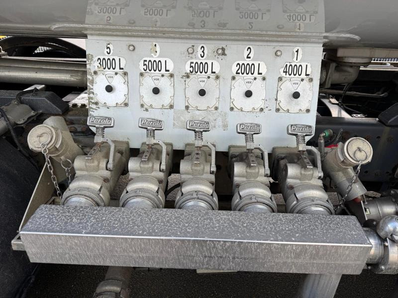 Camion citerne Renault Premium 370 DXI